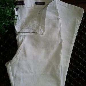 NWOT Gloria Vanderbilt White Jeans